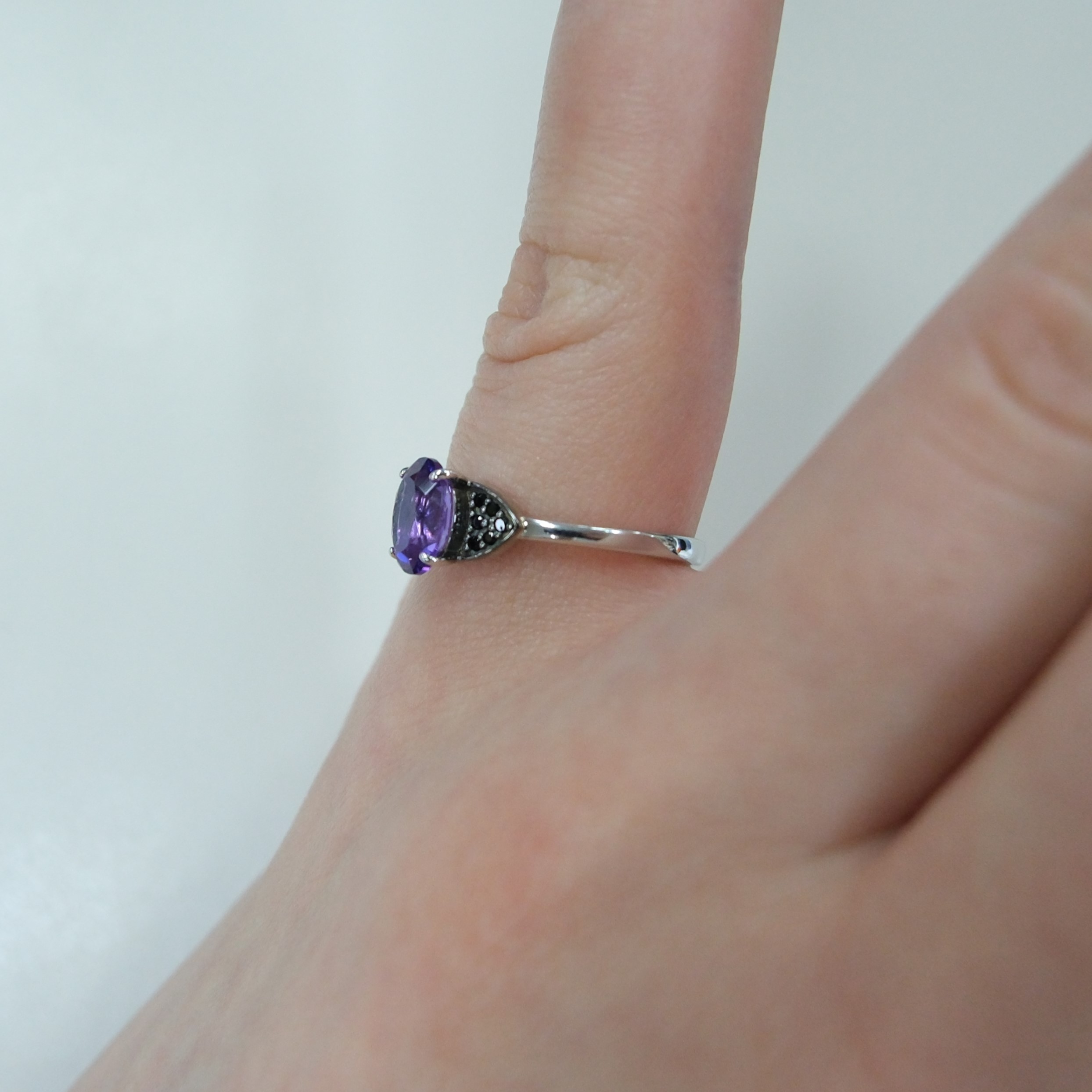 Серебряное кольцо с аметистом
